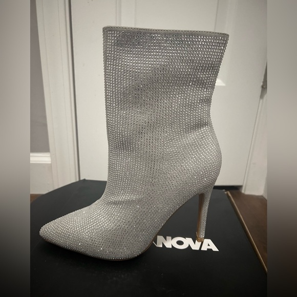 🪩🤍Silver Sparkly Rhinestone Booties🤍🪩 - Picture 5 of 6